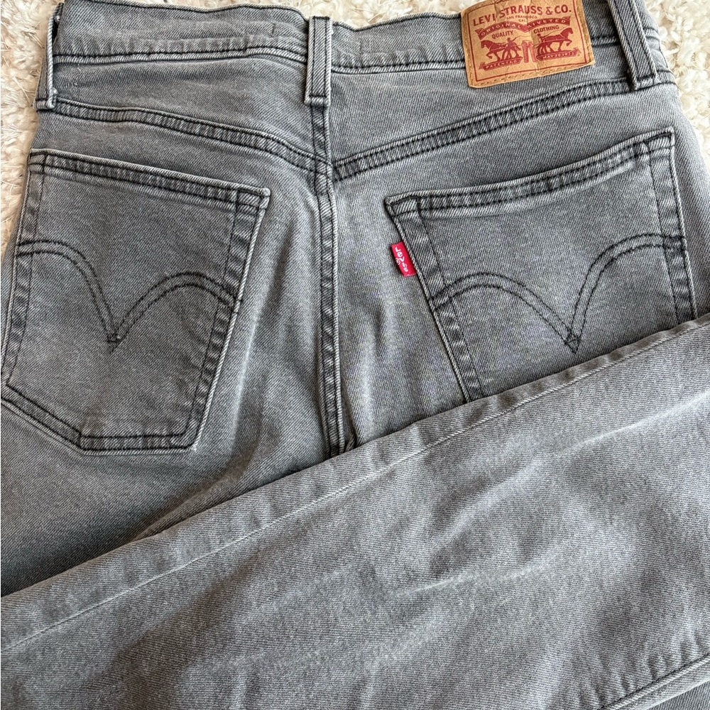 Levi's Women's Straight Leg Jeans in Gray